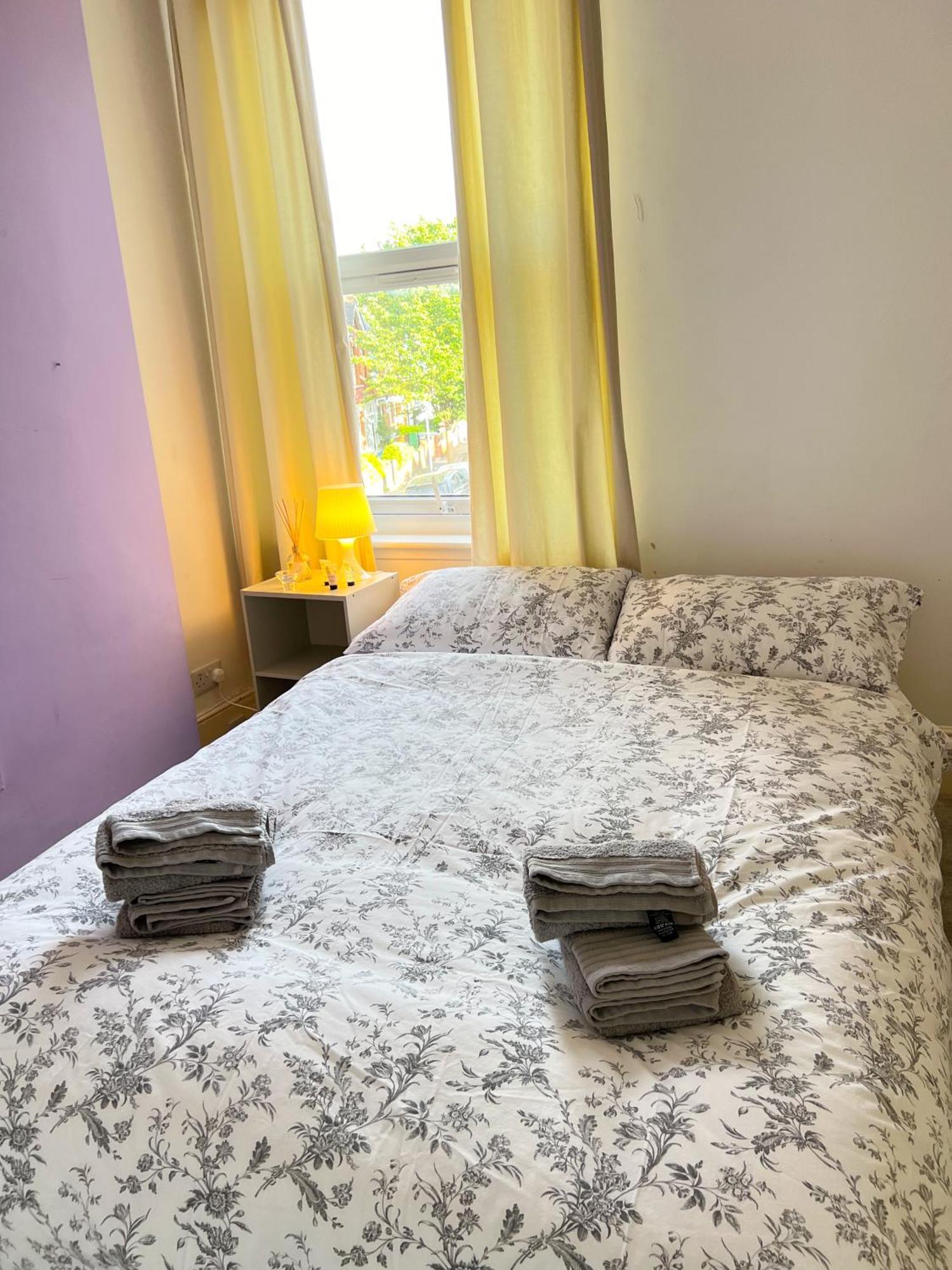 Welcome 2 Bedrooms Flat In Wimbledon * Londra