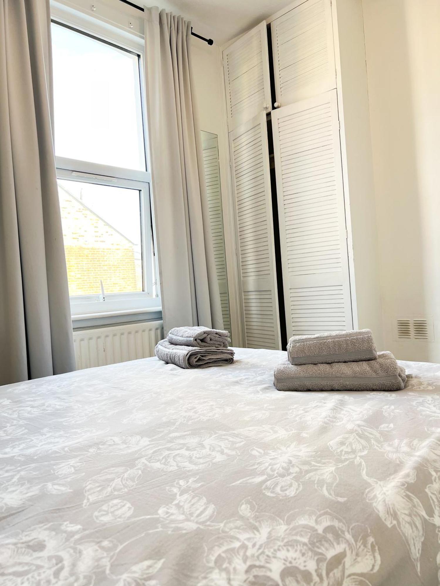 Welcome 2 Bedrooms Flat In Wimbledon * Londra